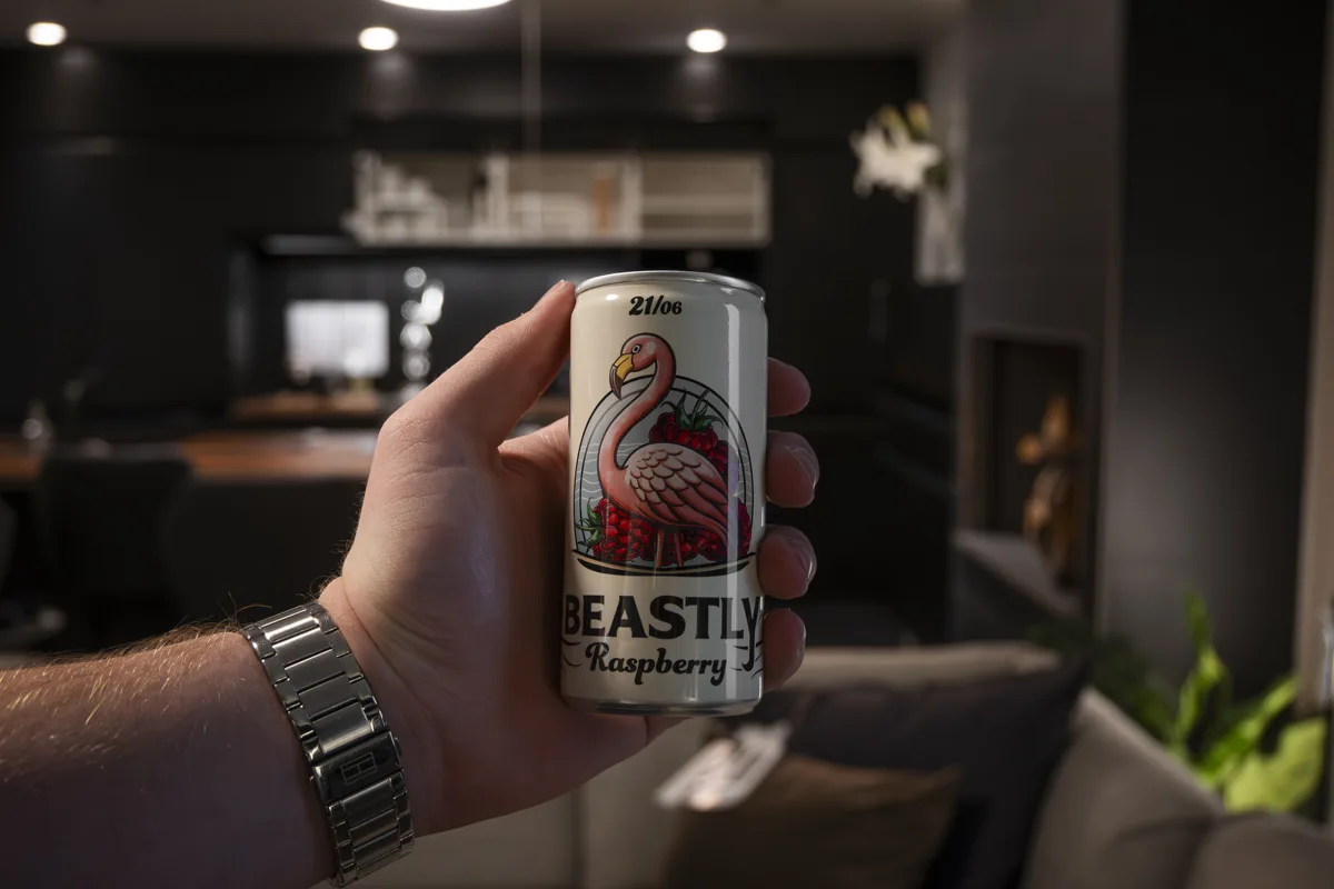 BEASTLY Raspberry in der Hand